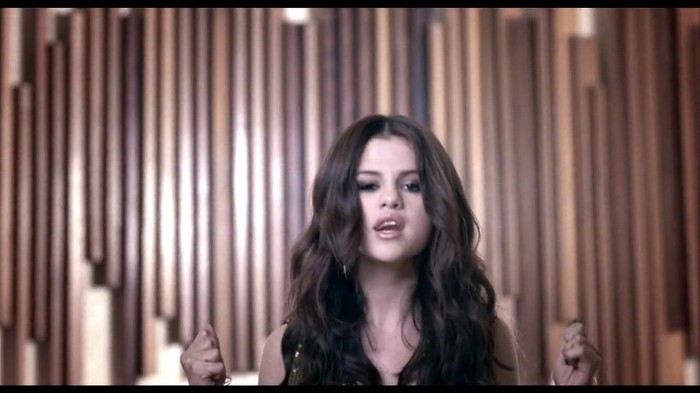Selena Gomez & The Scene - Round & Round 315