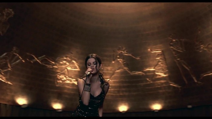Selena Gomez & The Scene - Round & Round 324