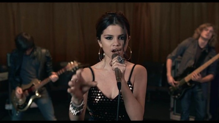 Selena Gomez & The Scene - Round & Round 354
