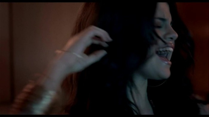 Selena Gomez & The Scene - Round & Round 364