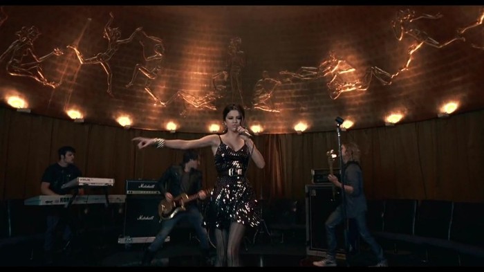Selena Gomez & The Scene - Round & Round 368