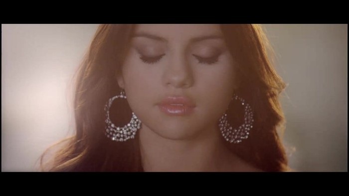Selena Gomez & The Scene - Who Says 005
