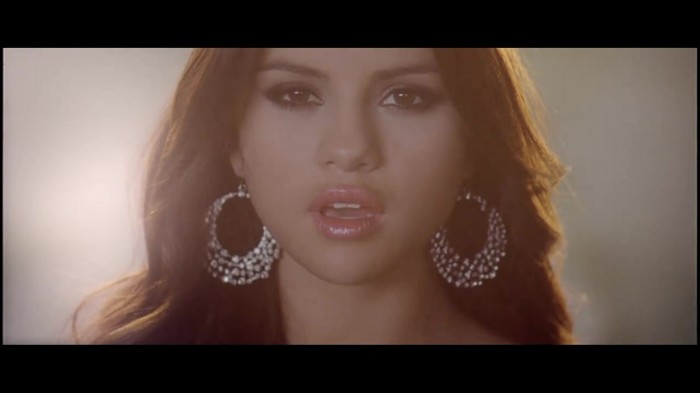 Selena Gomez & The Scene - Who Says 010