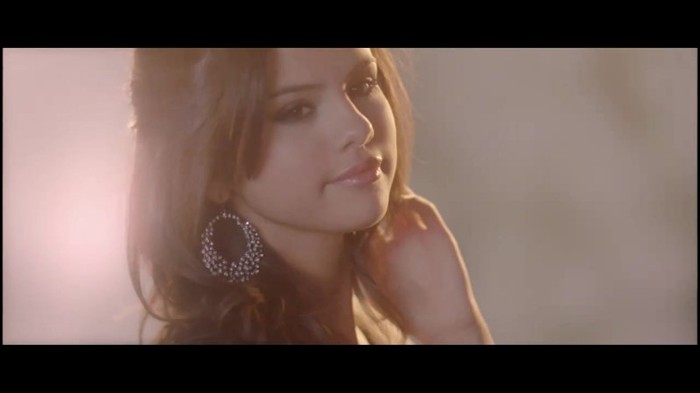 Selena Gomez & The Scene - Who Says 023