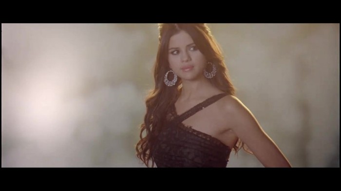 Selena Gomez & The Scene - Who Says 028