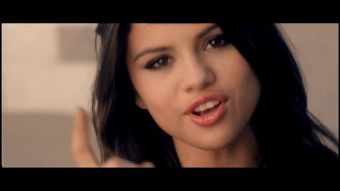 Selena Gomez & The Scene - Who Says 137