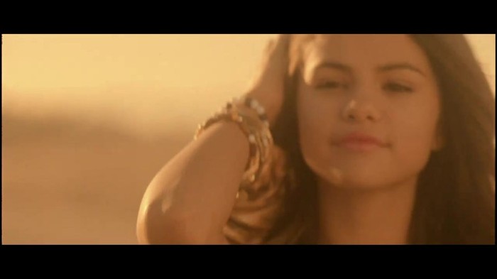 Selena Gomez & The Scene - Who Says 384