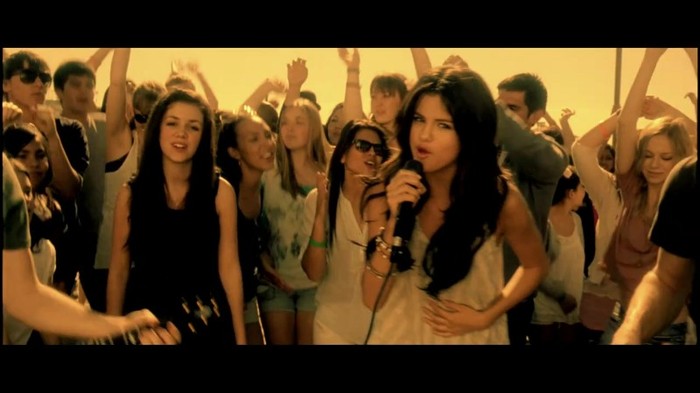 Selena Gomez & The Scene - Who Says 417