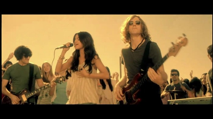 Selena Gomez & The Scene - Who Says 444