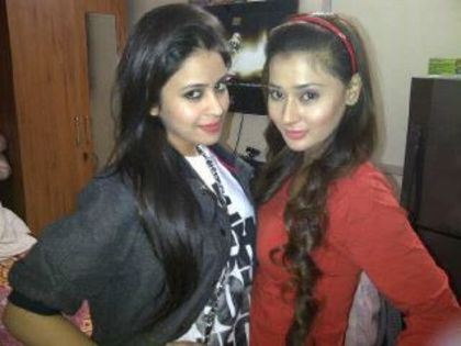 419689_10150604203719556_165475334555_8793615_47903506_n - Sara Khan