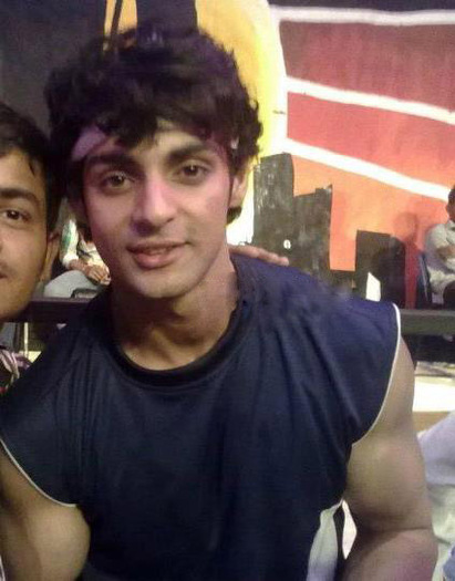 jl686 - KARAN WAHI