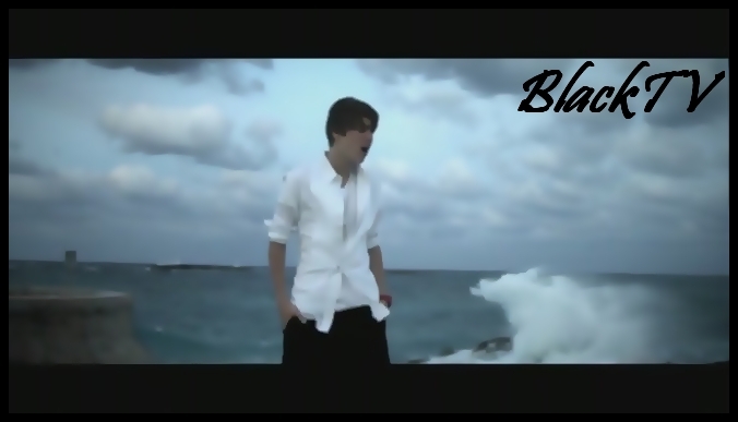 De ce lasi tot ce iubirea mea contine? De ce refuzi iubirea de golan in inima la tine?