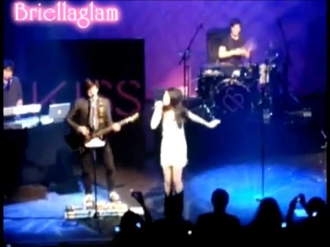 PROOF That Selena Gomez CAN Sing!!! 492