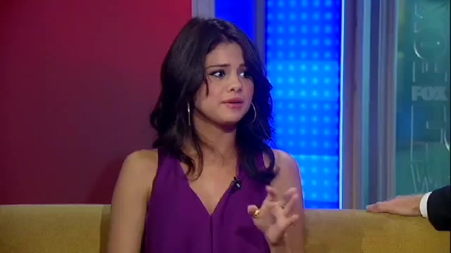 Selena Gomez Talks Bieber_ Growing Up 450