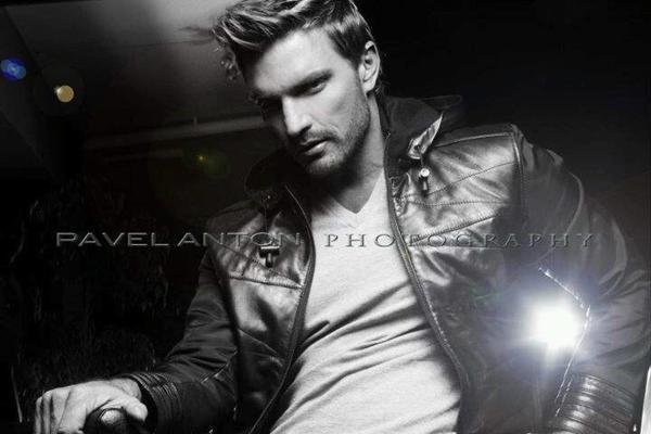 317700_10150368290052170_192700877169_8284625_221300882_n - Julian Gil