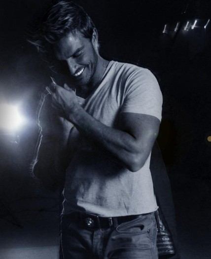 385957_10150379221377170_1106262390_n - Julian Gil