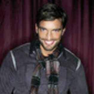 julian-gil-384506l-thumbnail_gallery