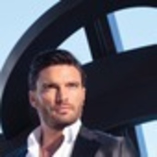 julian-gil-533670l-thumbnail_gallery