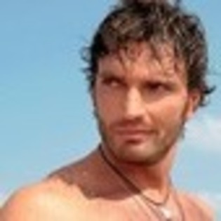 julian-gil-634540l-thumbnail_gallery