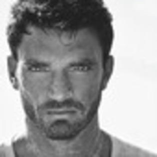 julian-gil-906614l-thumbnail_gallery - Julian Gil