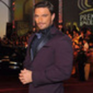 julian-gil-911792l-thumbnail_gallery - Julian Gil