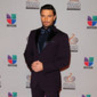 julian-gil-940606l-thumbnail_gallery