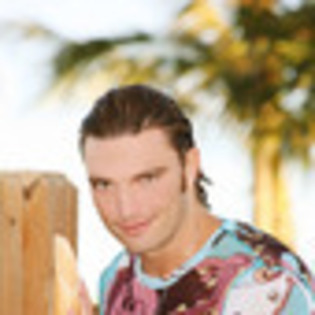 julian-gil-942421l-thumbnail_gallery