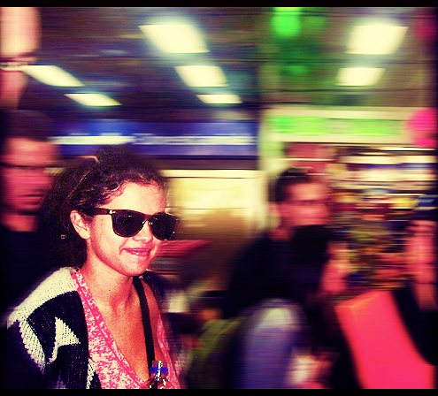 tumblr_lz4d1se6sg1r42j8eo1_500_large (1) - 0     Support my Selena