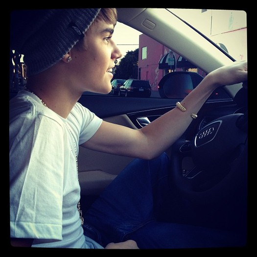 07061cbe35a011e1a87612313804ec91_7 - 0 Instragram Pics x3