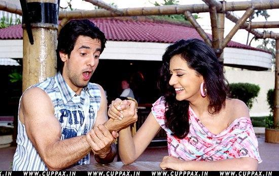 99-Kaise%20Kahein-Wallpaper-2333 - Neha Jhulka