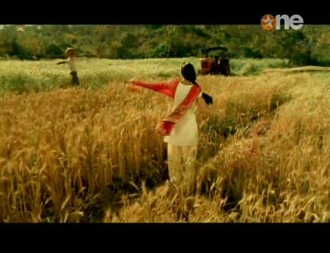 0cf39ea4b99bd0973c00_27 - Geet - Hui Savse Parayi Title Song Caps