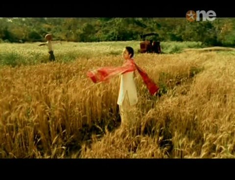 0cf39ea4b99bd0973c00_28 - Geet - Hui Savse Parayi Title Song Caps