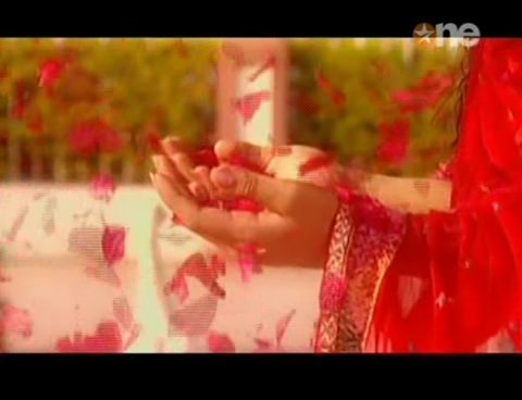 0cf39ea4b99bd0973c00_42 - Geet - Hui Savse Parayi Title Song Caps