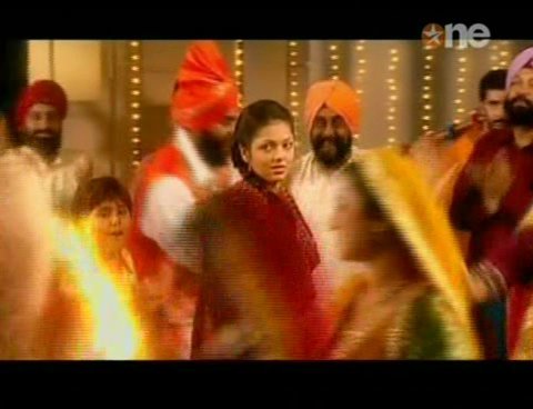 0cf39ea4b99bd0973c00_45 - Geet - Hui Savse Parayi Title Song Caps