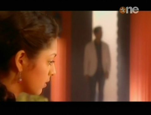 0cf39ea4b99bd0973c00_54 - Geet - Hui Savse Parayi Title Song Caps