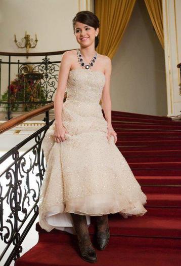 300115_257290997640021_229460823756372_643267_1266008581_n