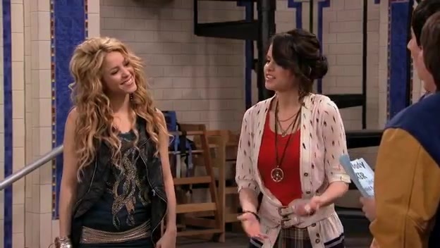 S03E12 181 - Dude Looks like Shakira