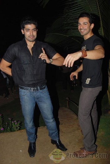 gurmeet-choudhary-and-abhinav-shukla-at-launch-of-10318 - Geet - Hui Sabse Parayi Launch Pictures