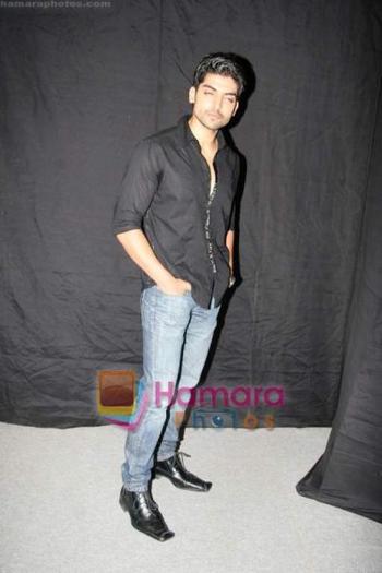 hpse_normal__3331467544_Star%20One%20launches%20new%20shows%20Geet,%20Hui%20Sabse%20Parayi%20and%20R