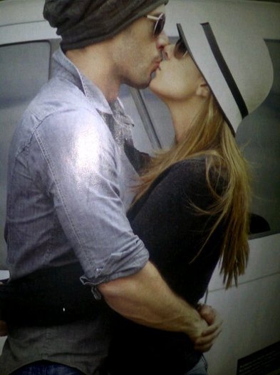 285429_244949322204030_122460837786213_851315_5303121_n