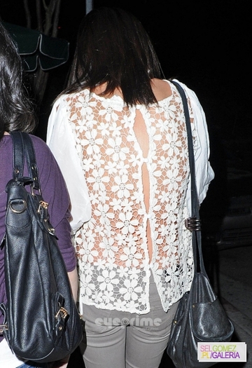 normal_selena_eyeprime_1421-1031x1500 - 22 02 2012 At dinner with friends Hollywood