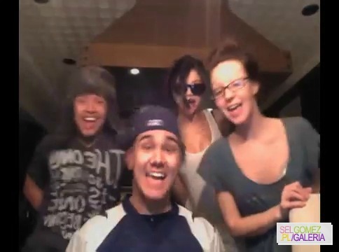 vlcsnap-2012-02-20-16h55m04s188 - Call Me Maybe Music Video