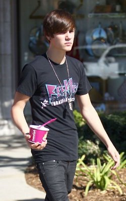 tumblr_lzvd90HwhM1rq31q9o5_250 - Justin Bieber 4