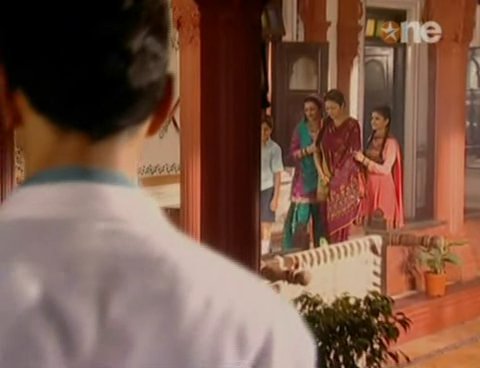 253edb2c51dc8c7729cc_16 - GEET - Hui Sabse Parayi - Caps