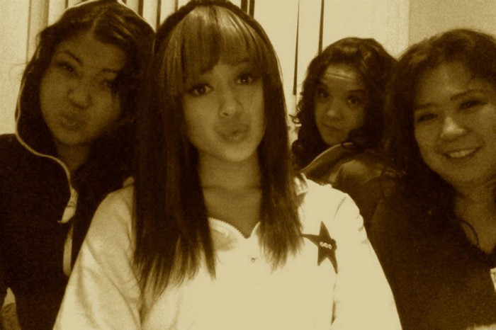 377501_117208778395707_100003197578145_92852_354613143_n - jasmine V 2