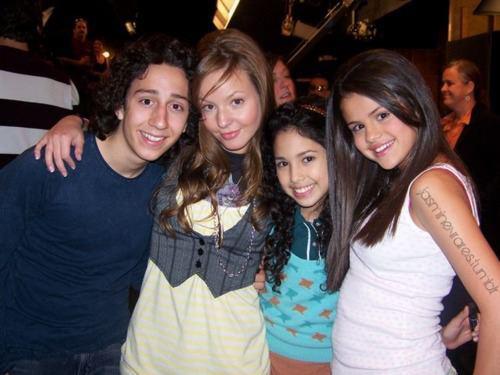 377919_117223175060934_100003197578145_92986_215008475_n - jasmine V 2