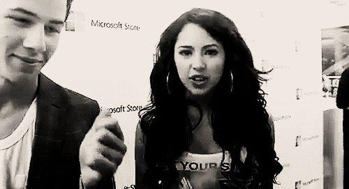 379061_117221361727782_1639593020_n - jasmine V 2