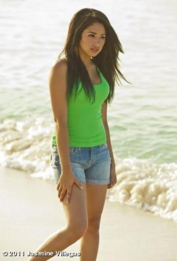 384638_117234758393109_100003197578145_93059_1375923619_n - jasmine V 2