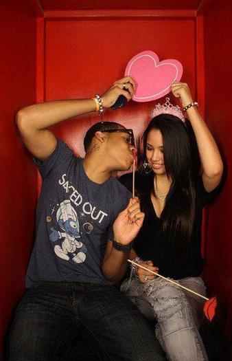 390739_117216755061576_100003197578145_92916_712830790_n - jasmine V 2