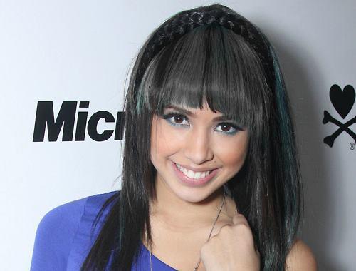 392232_117102241739694_100003197578145_92416_779944140_n - jasmine V 2